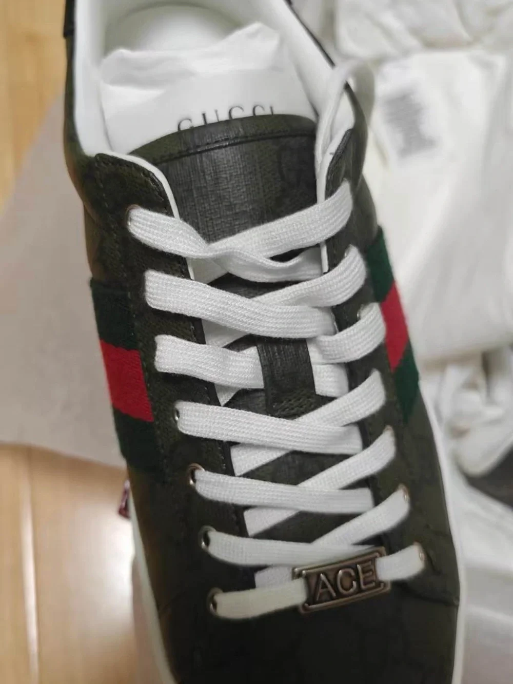 Men Gucci Ace GG Supreme Sneakers